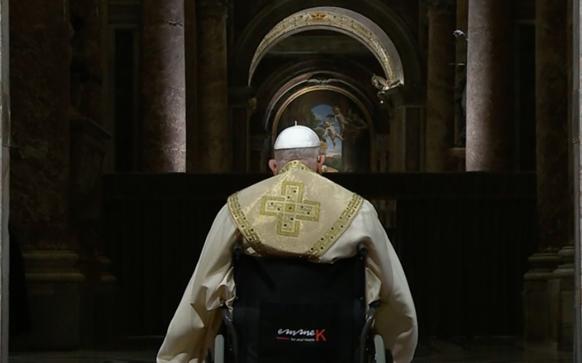 Le Pape François a ouvert la Porte Sainte de la basilique Saint-Pierr.jpg