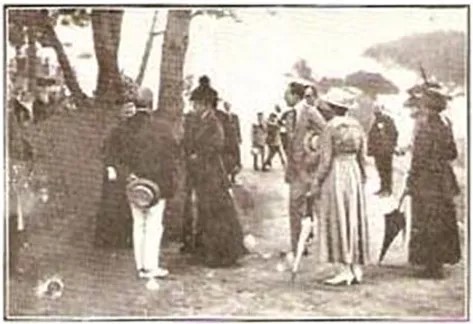 Le roi Alphonse et la reine Maria Cristina inaugurent le golf de Zarautz.jpg