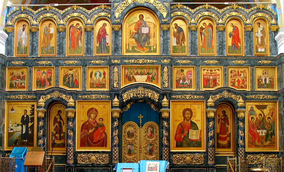 zTradition Iconostase dans une église orthodoxe russe.jpg
