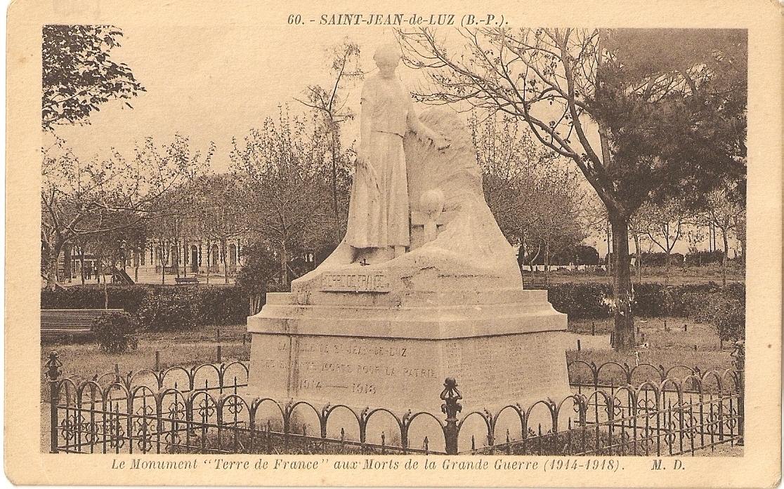 monument aux morts de Saint-Jean-de-Luz.jpg