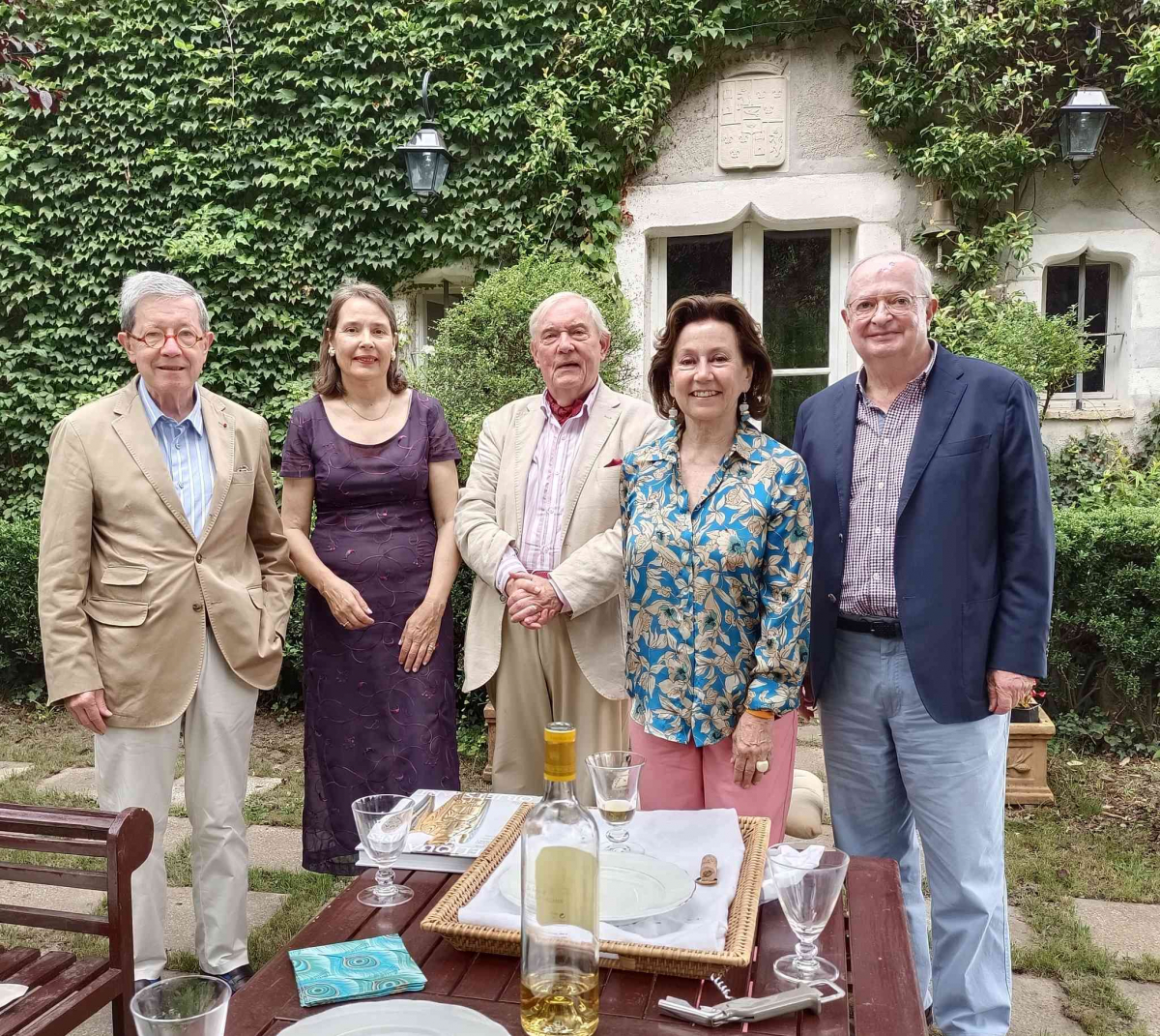 Jacques Perot avec ses collègues Elisabeth Ponsolle des Portes  Anne Alex  Ribeton.jpg
