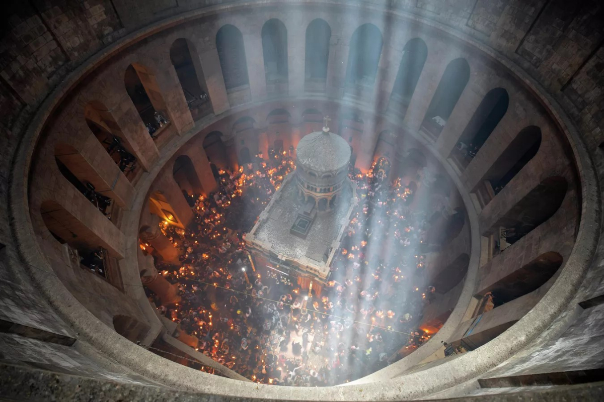 zCérémonie de la descente du Feu sacré à la basilique du Saint-Sépulcre.jpg