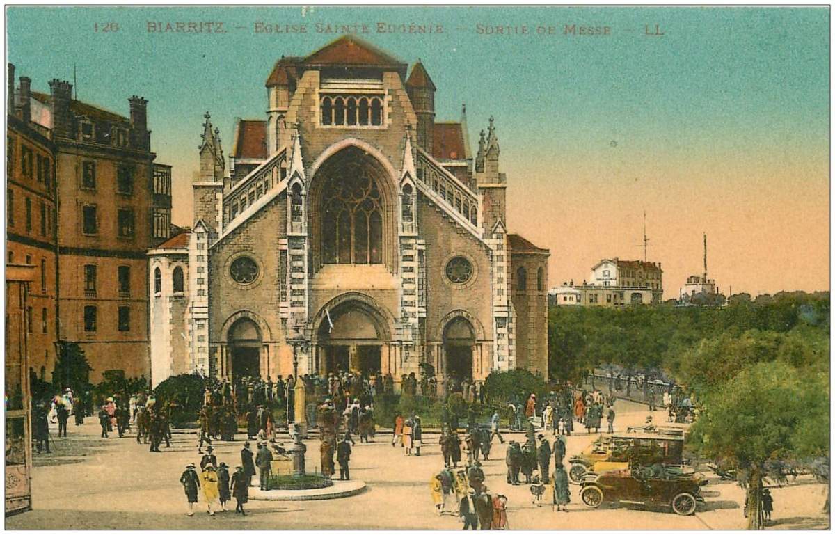 carte-postale-ancienne-64-biarritz-sortie-messe-eglise-sainte-eugenie.jpg