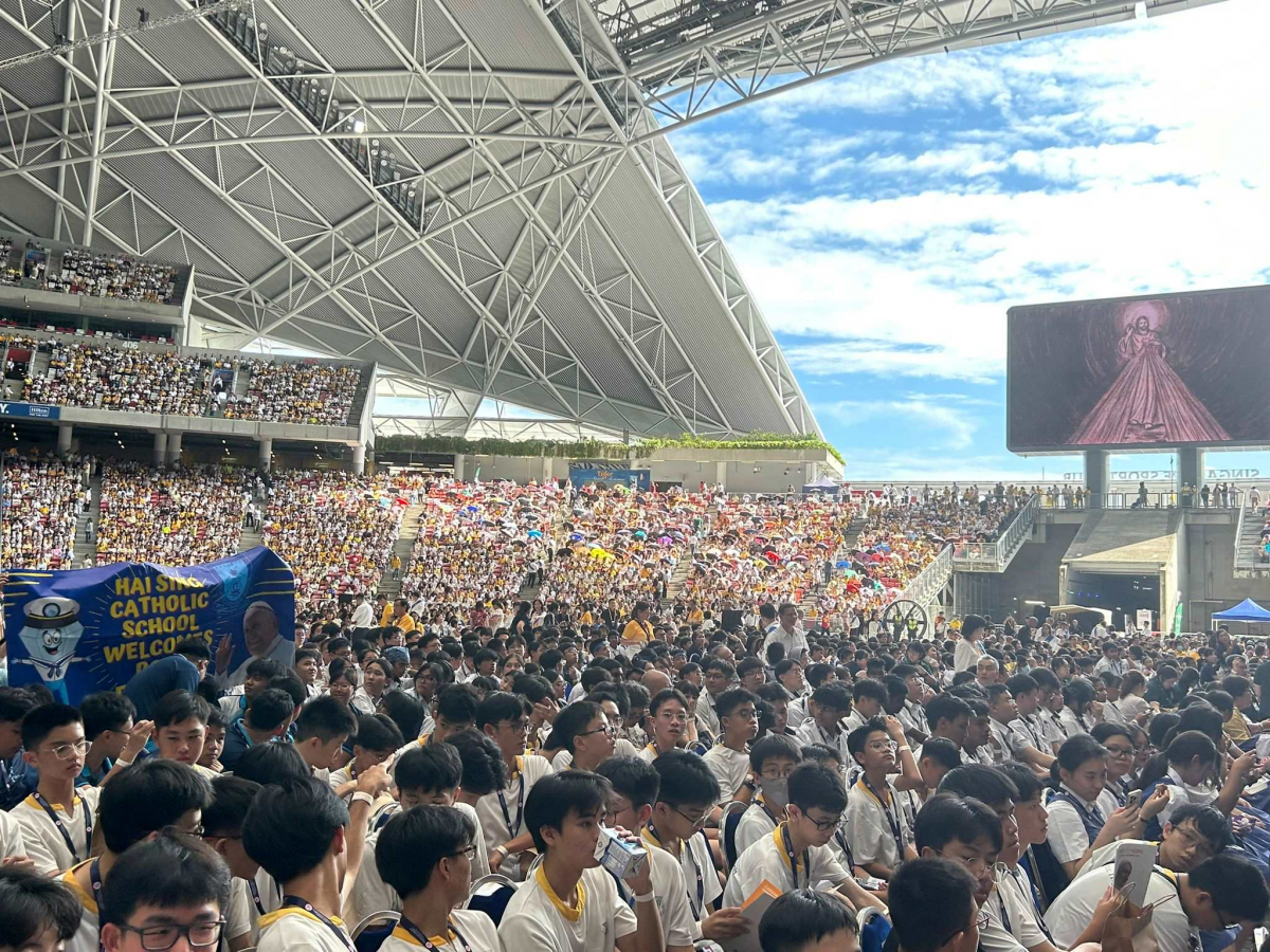 Messe du pape François au SportsHub National Stadium de Singapour.jpg