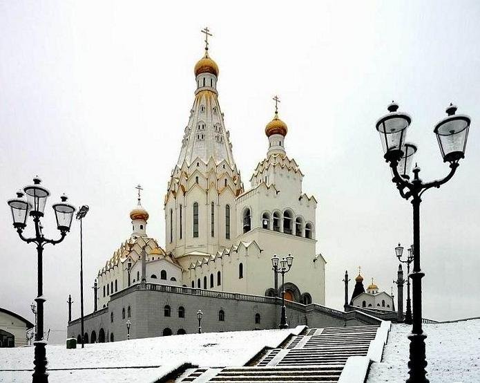 L'église de Tous-les-Saints de Minsk en hommage aux anciens combattants, dont la première pierre avait été posée en 1991 par le patriarche Alexis II de Moscou.JPEG