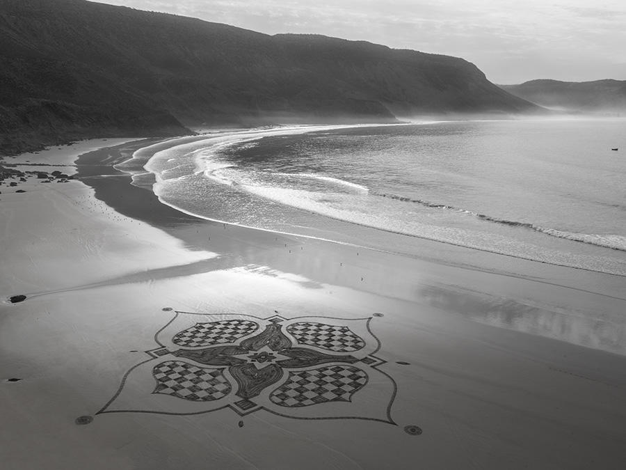 Après le "Beach Art" sur la grande plage,  Sam Dougados s’installe au Palais !