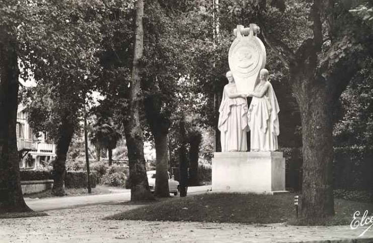 Quand Pierre Benoit inaugurait la statue d’Edmond Rostand à Cambo en 1952
