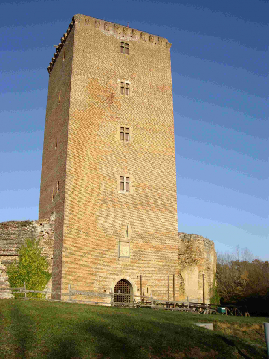 Château de Montaner.jpg