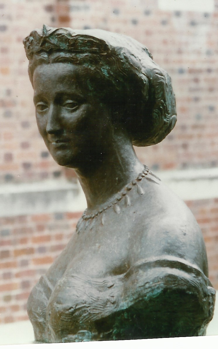 zHistoire1 L'Impératrice Eugénie par le sculpteur Albert Bouquillon.jpg
