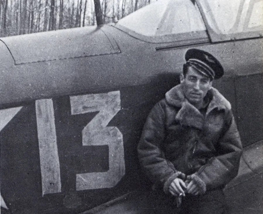 Le souvenir de Robert Iribarne, jeune sportif basque et valeureux aviateur à "Normandie-Niemen"