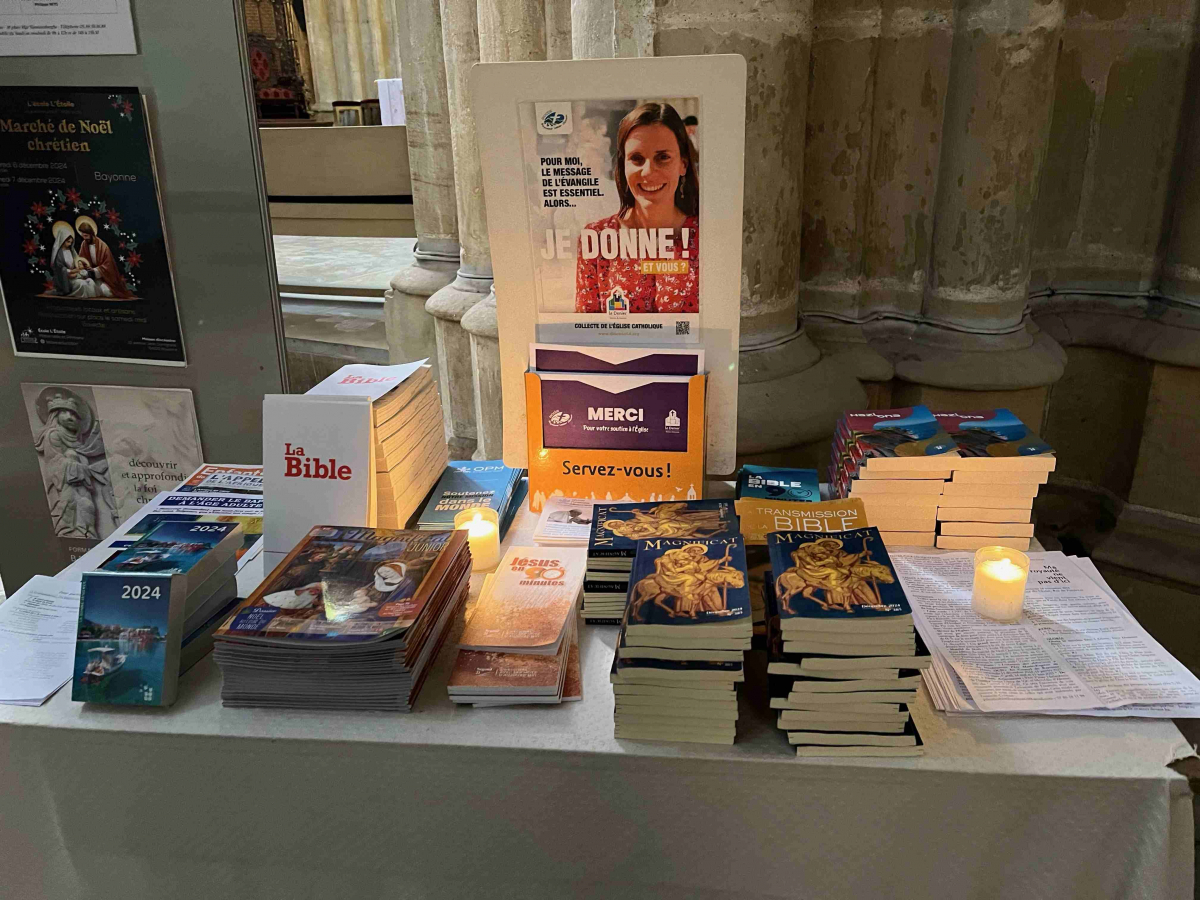 Table de presse à la cathédrale de Bayonne : vous avez le choix !