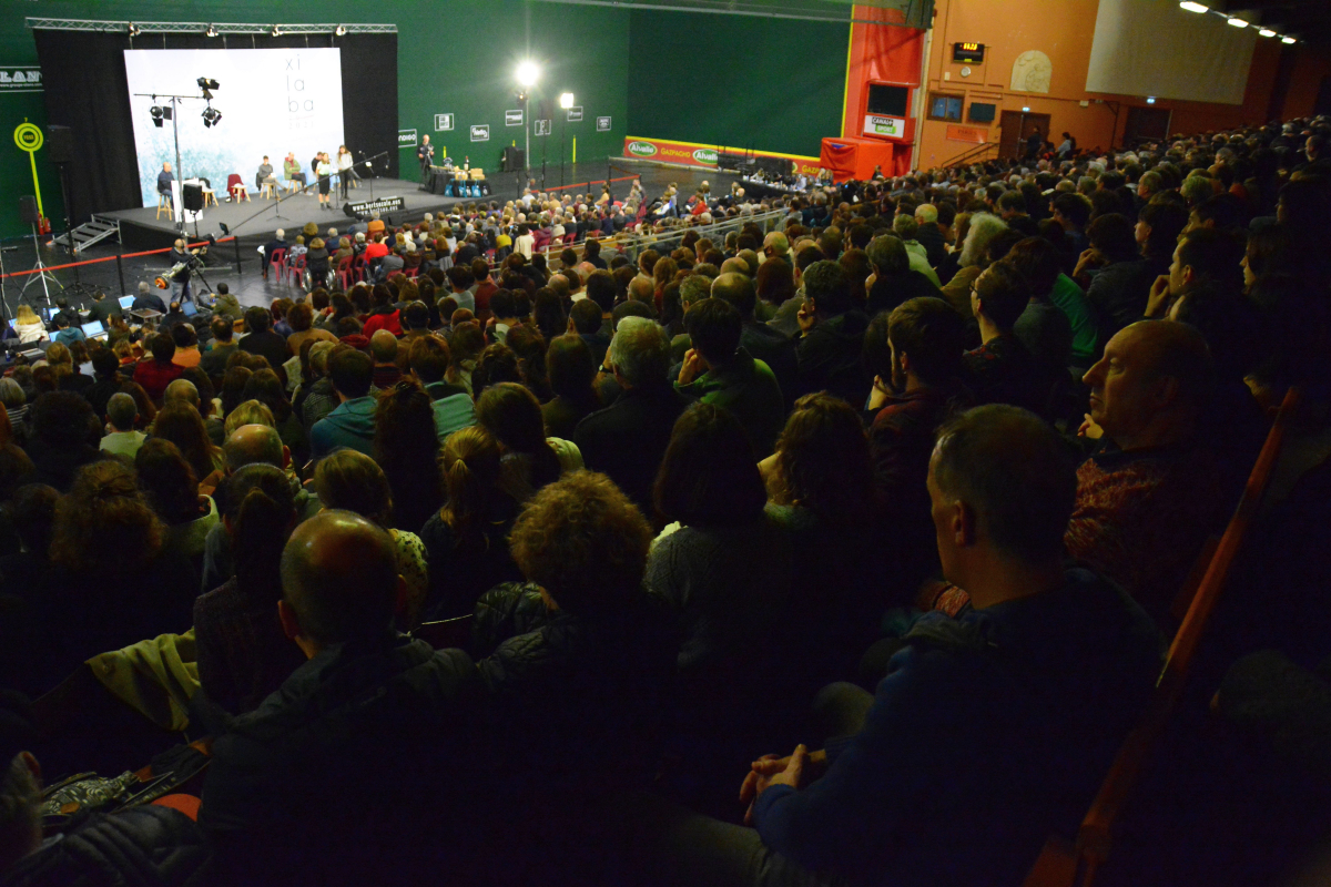 1200 spectateurs au Jai Alai de St-Jean-de-Luz .JPEG