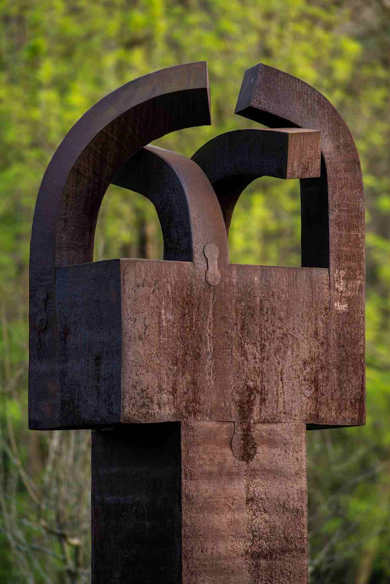 defÉloge du fer IIId'Eduardo Chillida, détail.jpg