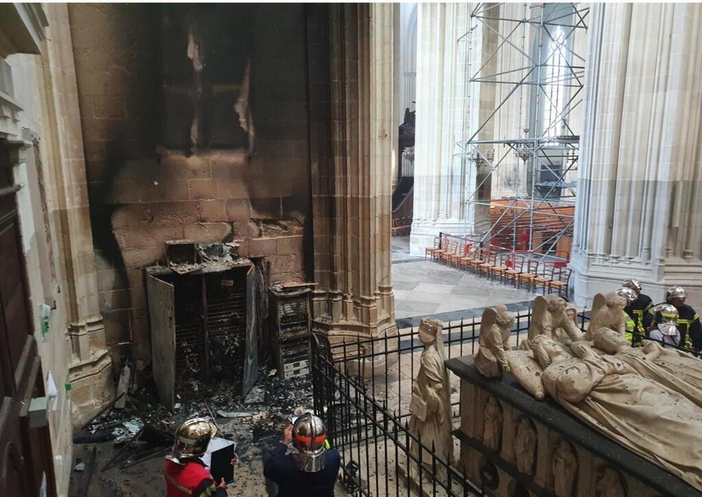 Cathédrale de Nantes : une descendante des Rois de Navarre a failli brûler