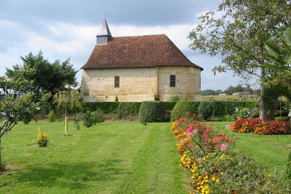 La chapelle romane du Cagnés à Arthez.jpg