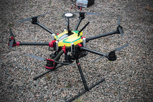 Suède : Everdrone réalise une livraison par drones entre deux hôpitaux