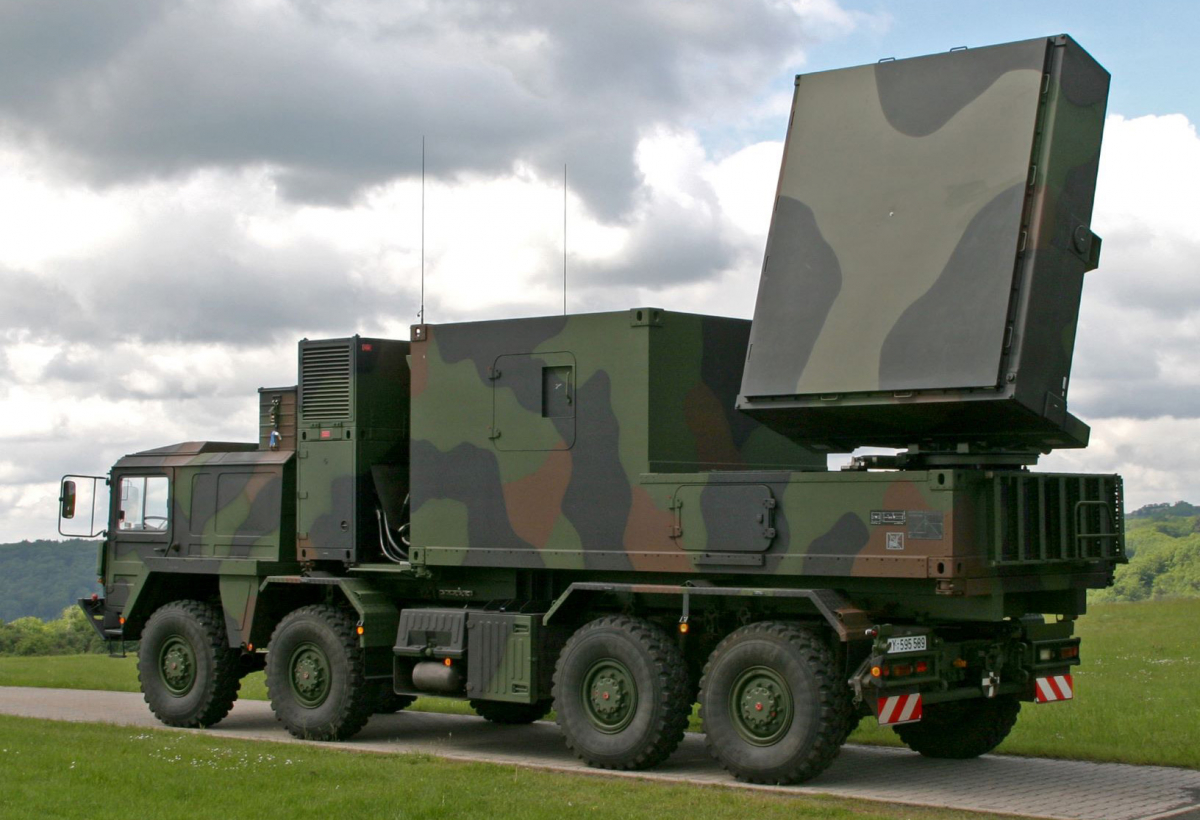 Radar de contrebatterie COBRA allemand.