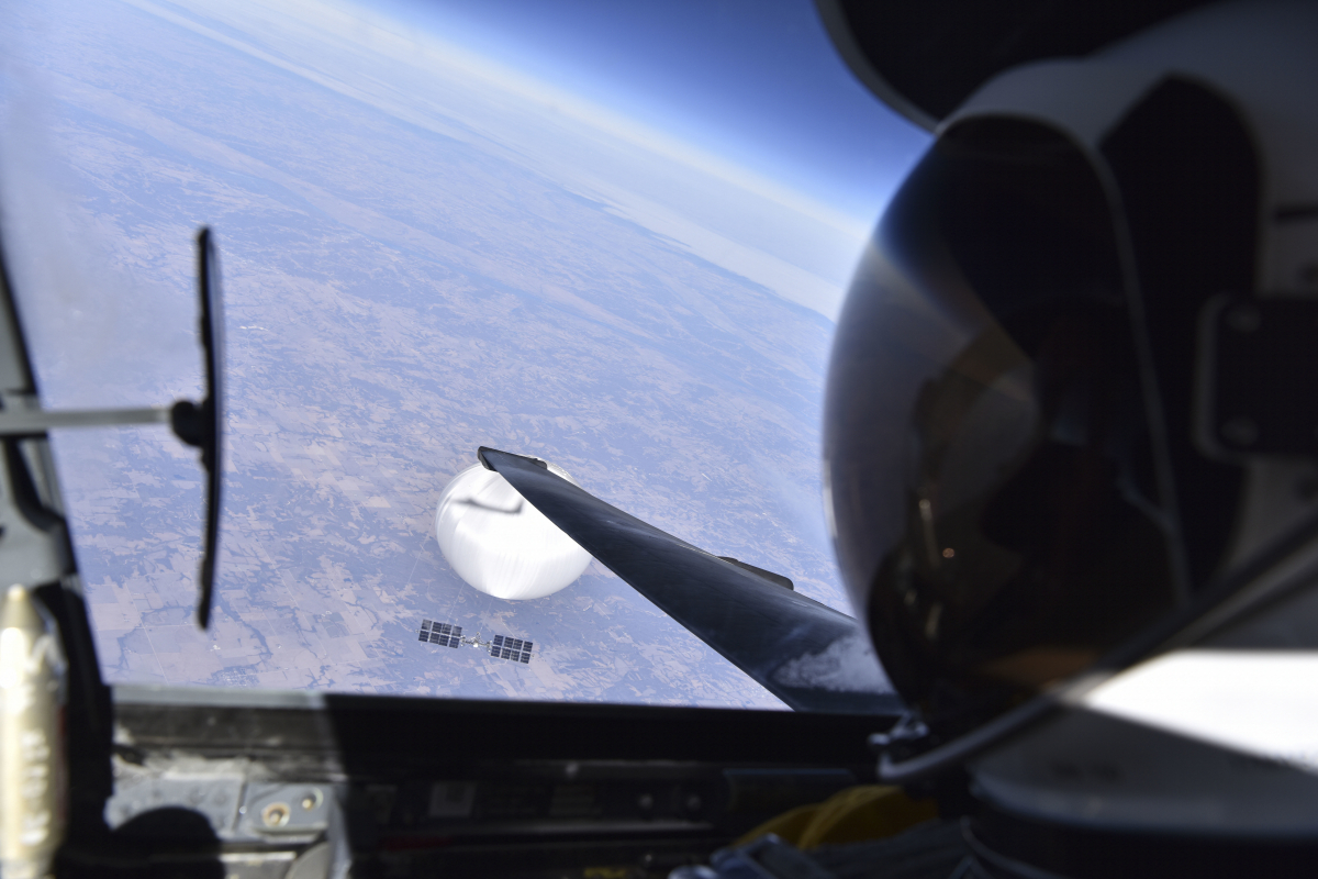 Stratospheric selfie: U-2 Dragon Lady and Chinese balloon