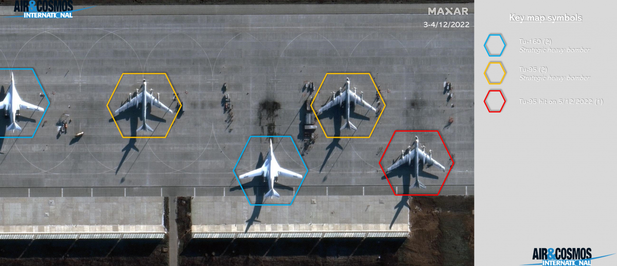 Zoom of the satellite image, with the Tu-95 hit by the Ukrainian attack, located just to the left of the two inactive Tu-95s (tweet below). A dozen meters more on the left and the drone touched a Tu-160.