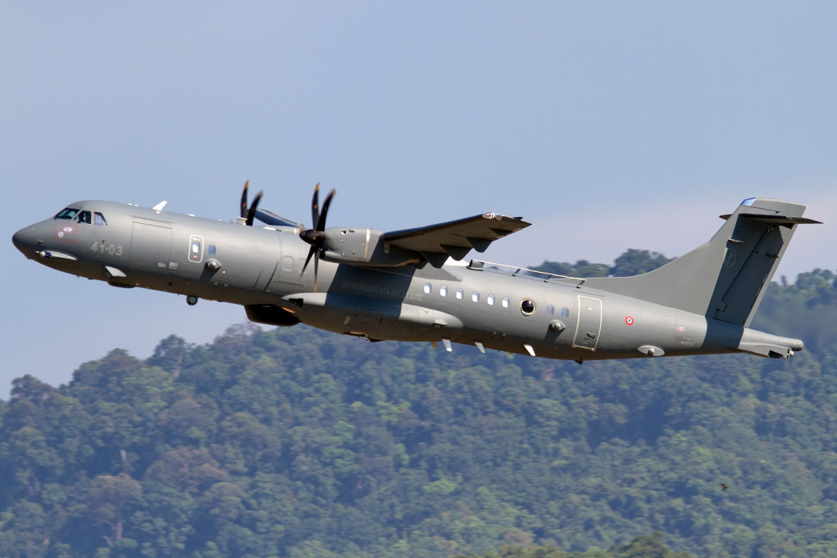The ATR 42/72 MP drops paratroopers