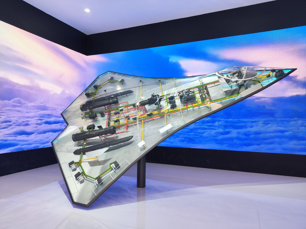 China unveils two models of sixth generation aircraft: flying wing or more traditional aircraft?