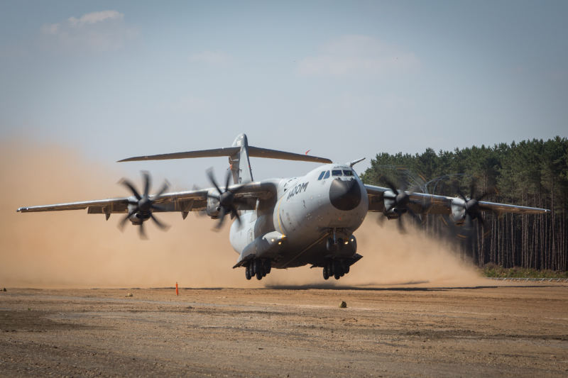 A400M demonstrates sand runway capability
