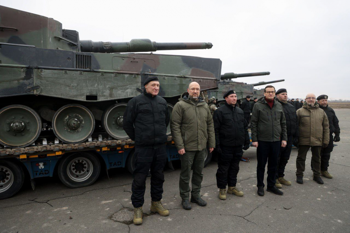 The first Leopard 2s are in Ukraine