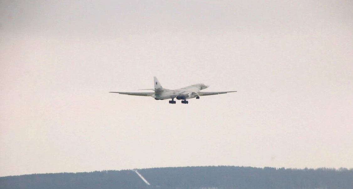 First Tu-160M with upgraded production engines flies