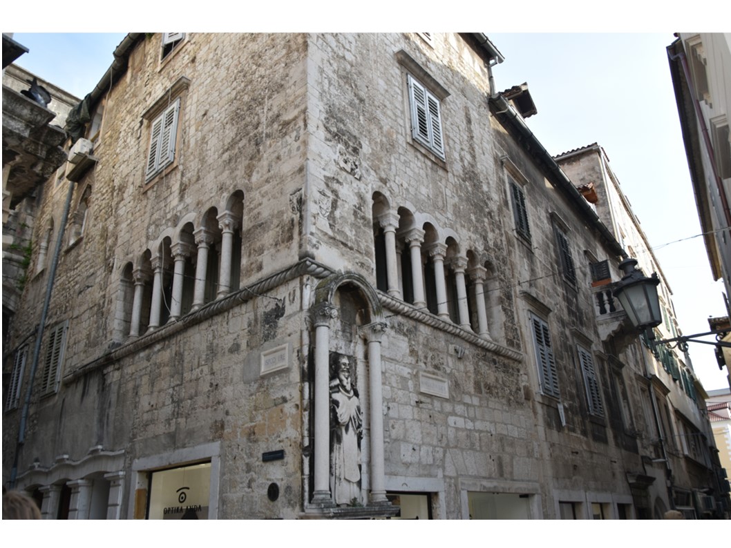 Venise et la Renaissance sont omniprésentes dans les centres anciens