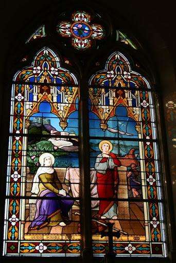 Saint Augustin et sainte Monique au port, vitrail de l'église Saint-Vaast - Val de Saire - Normandie 

