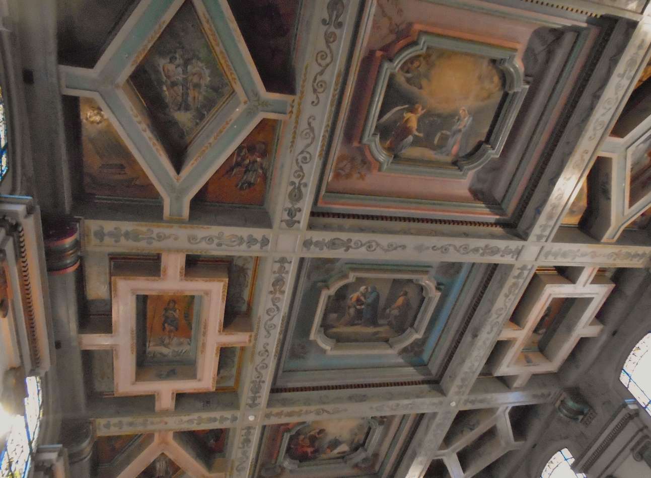 Le plafond de la très belle chapelle du collège