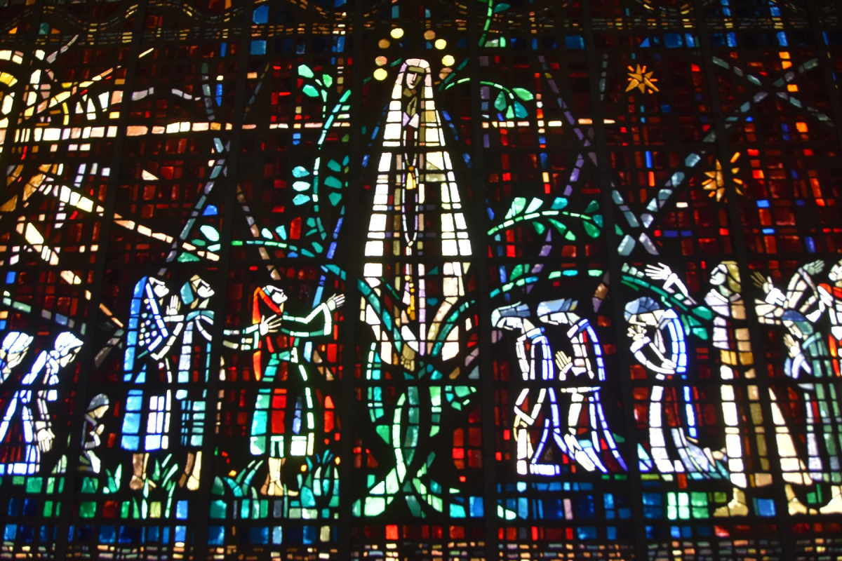 6Maroc_2022 L'église Notre-Dame de Lourdes possède de magnifiques vitraux modernes.jpg