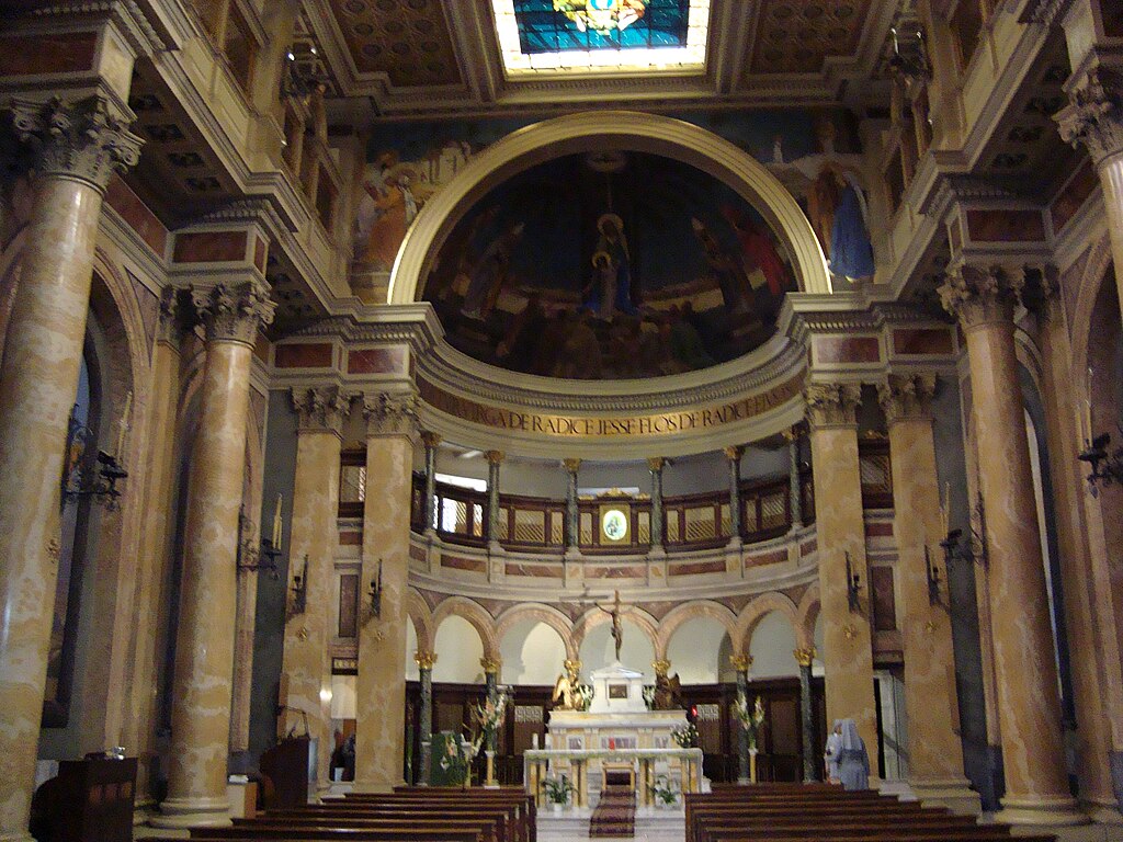 la nef LPLT — Travail personnel Interior of the church Sant'Anna al Laterano in via Merulana in Rome