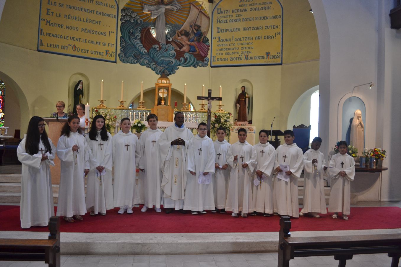 Profession de foi de 11 jeunes en la Fête de la Sainte Trinité