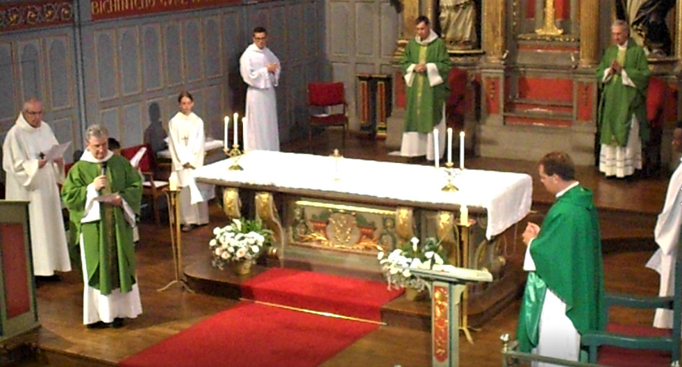Première messe de l'abbé Baptiste Pochulu à l'église Saint Vincent le 5 juin 2020