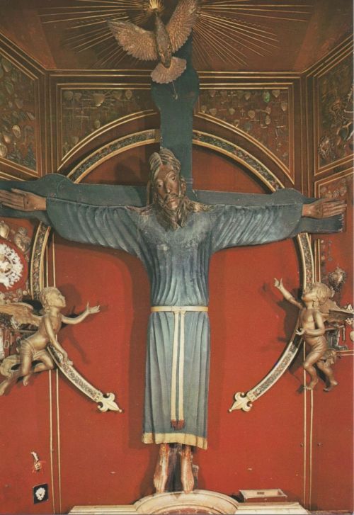 Le Santo Volto, « La Sainte face », le plus célèbre des Christs habillés et le plus ancien. Lucques en Toscane (Italie) dans une chapelle octogonale de la cathédrale Saint-Martin