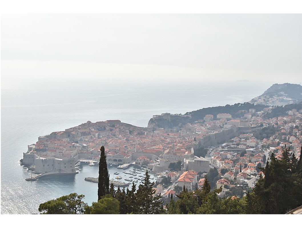Croatie_2022_2_vue plongeante sur Dubrovnik depuis l'autoreoute