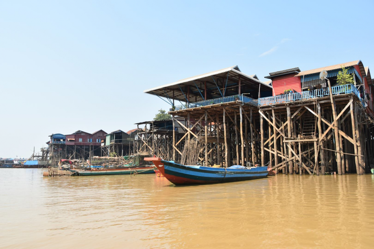 Cambodge_2023_5_maisons de pêcheurs sur le lac  Tonlé Sap.jpg