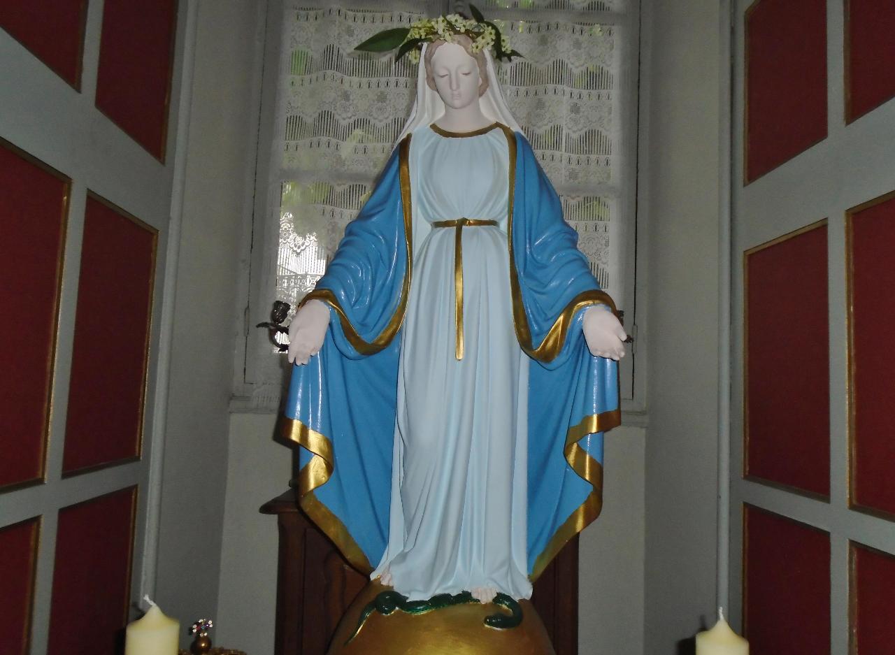 La statue de Marie a repris sa place dans la sacristie de Saint Vincent et nous invite à continuer notre marche spirituelle jusqu'à la renouveler physiquement.