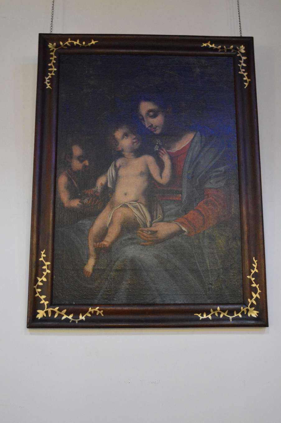 L’enfant Jésus offrant des fleurs à sa Sainte Mère. Huile sur toile, fin du 18° siècle. Don de la famille DURANDEAU.