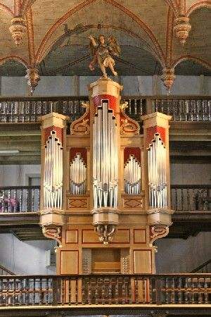 Pas de comparaison avec celui d'Albi mais il est très beau, l'orgue de Saint Vincent !