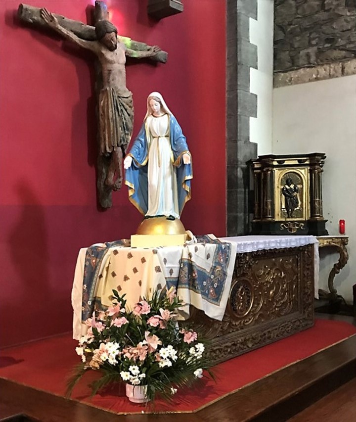 Marie de la sacristie auprès de son Fils, vivant ... présent dans le tabernacle !