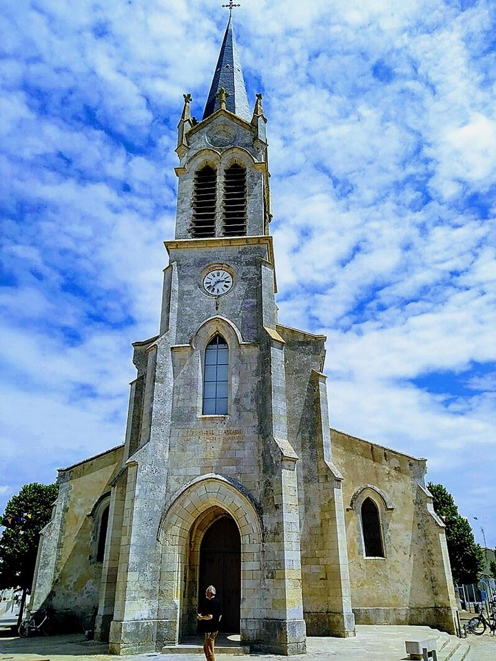 Clocher-porche église de la Couarde-sur-mer patrick janicek — https://www.flickr.com/photos/marsupilami92/43107656304/