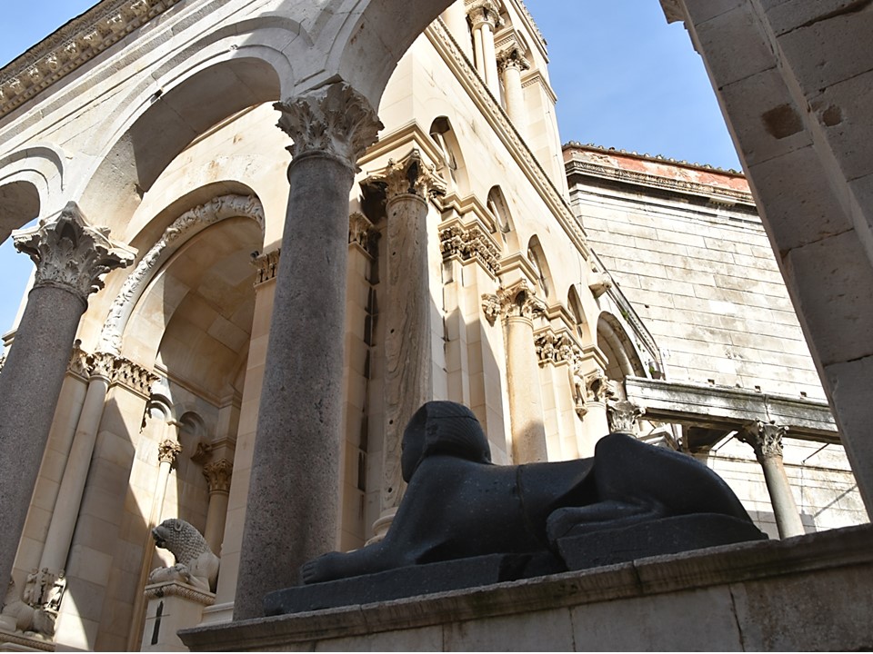 la cathédrale de Split est édifiée sur les fondations du palais de Dioclétien