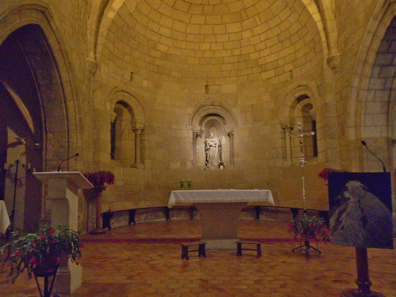 Choeur de l'église Saint Etienne à Bayonne - Douce sobriété.