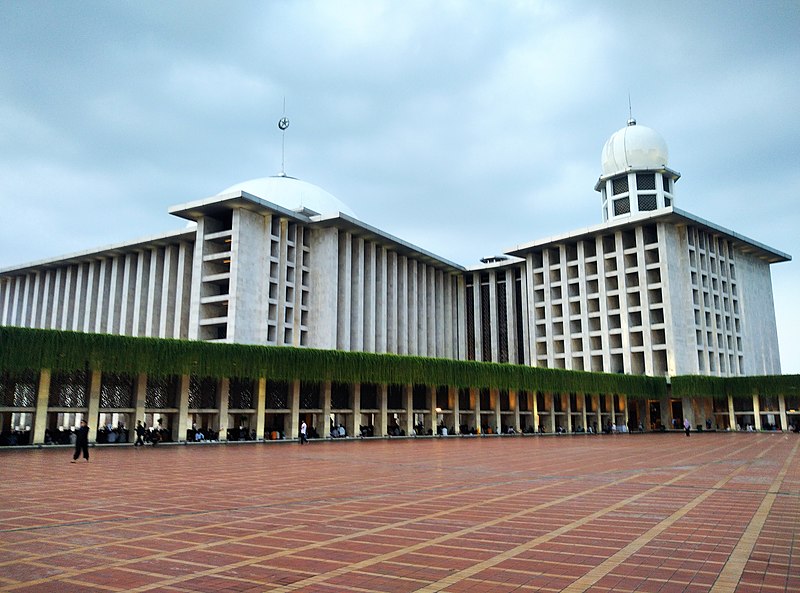 https://commons.wikimedia.org/wiki/File:Grand_Istiqlal_Mosque.jpg