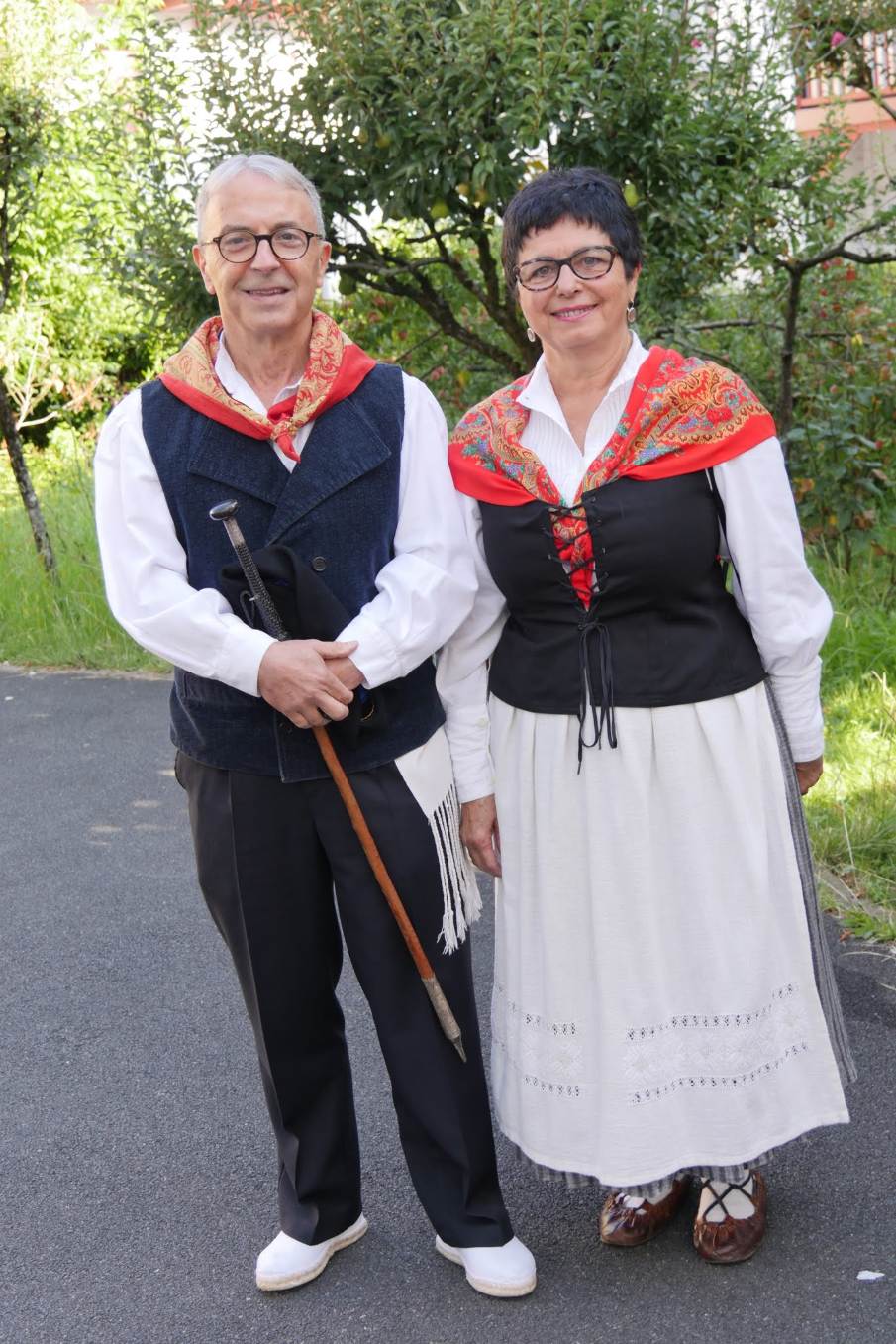 Monsieur le Maire et son épouse prêts pour la fête folklorique