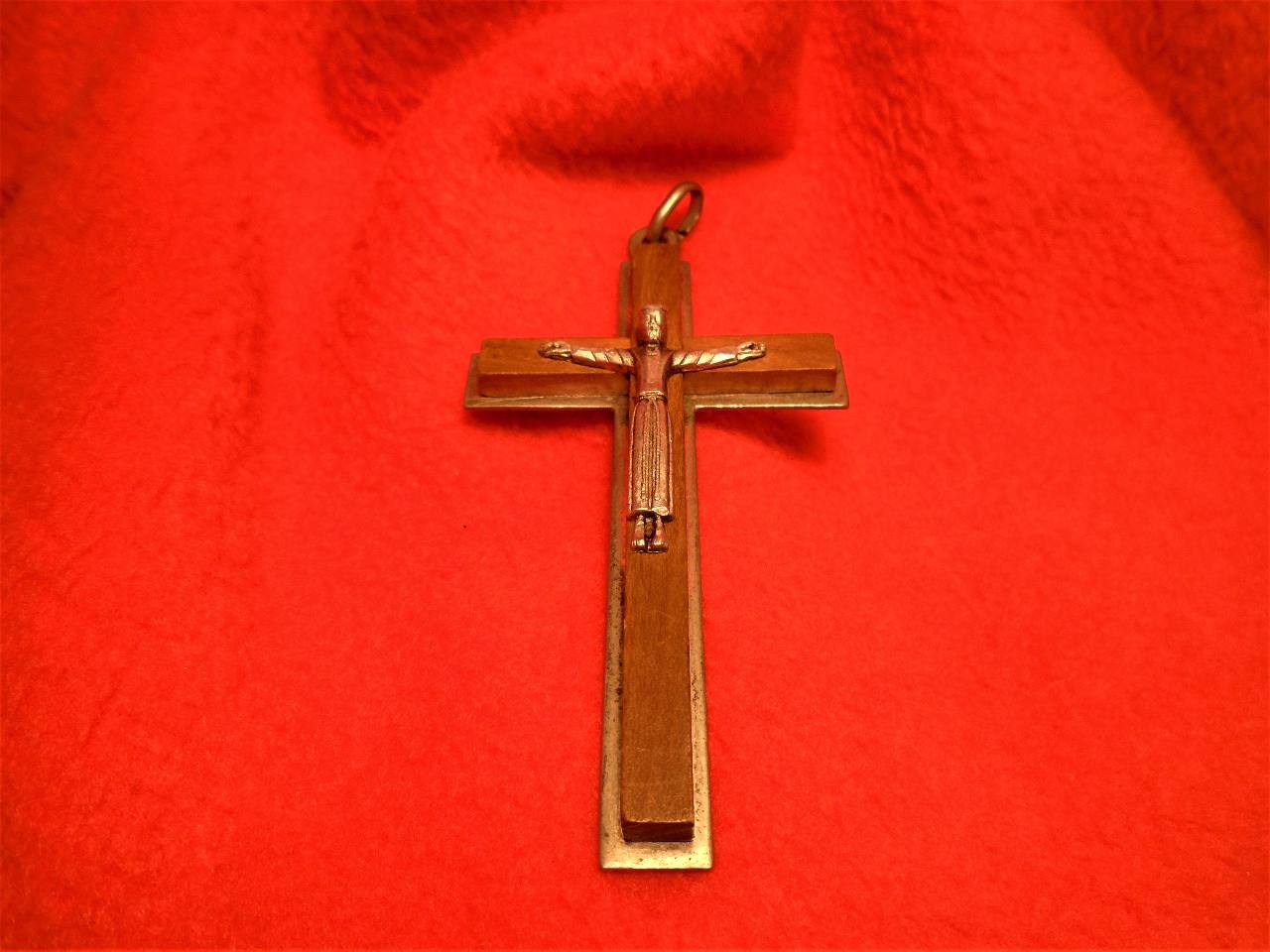 Un « Christ habillé » dans un tiroir de la sacristie de l'église Sainte Anne !