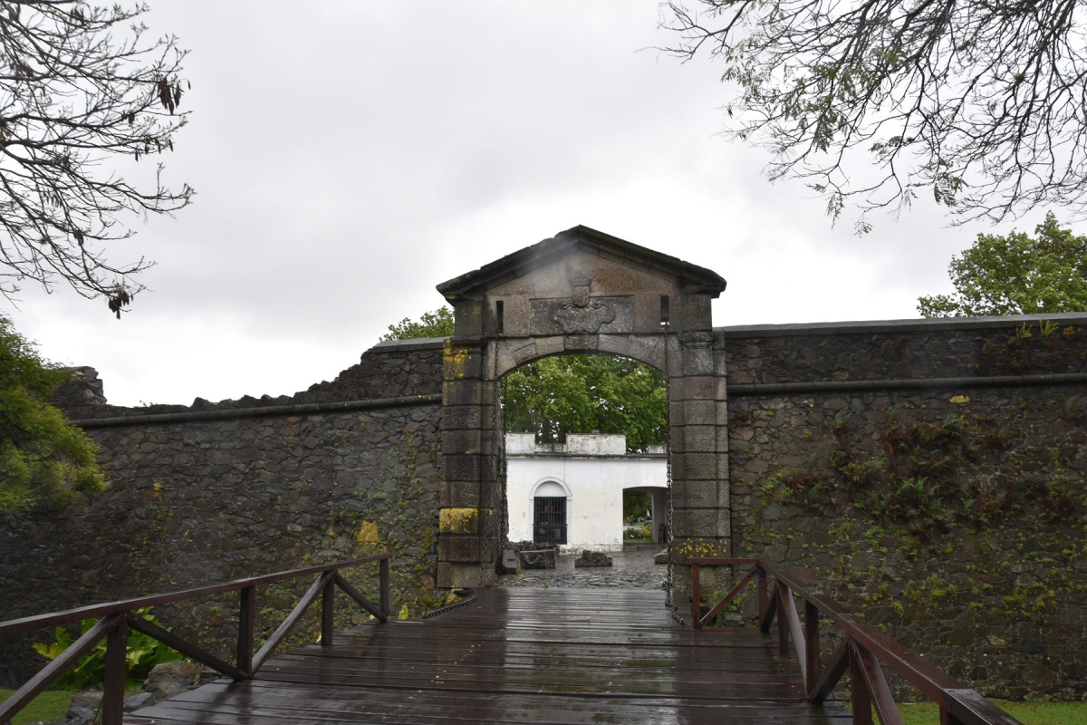 1-Entrée à Colonia de Sacramento (Uruguay)©Manex Barace 2023.jpg