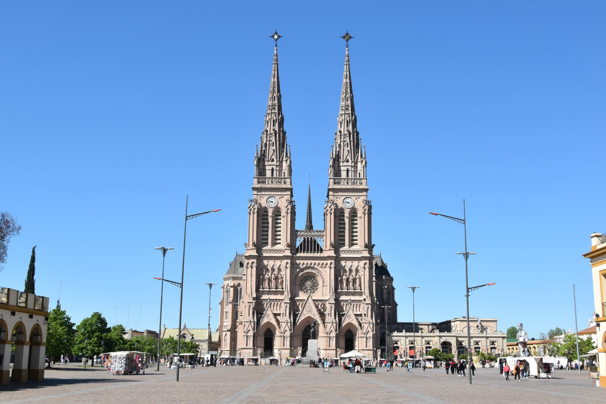 3-Basilique de Nuestra Señora de Lujan, haut lieu de pélerinage©Manex Barace 2023.jpg